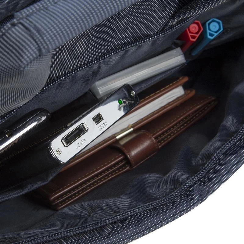 Rivacase 8221 dėklas nešiojamam kompiuteriui iki 33,8 cm (13,3 col.) – poliesteris, 0,53 kg