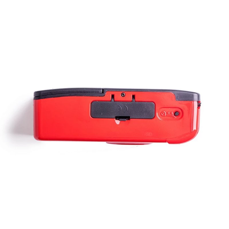 Kodak M38 Scarlet – 35 mm daugkartinė juostinė kamera, kompaktiška, taškinė ir šaudyk