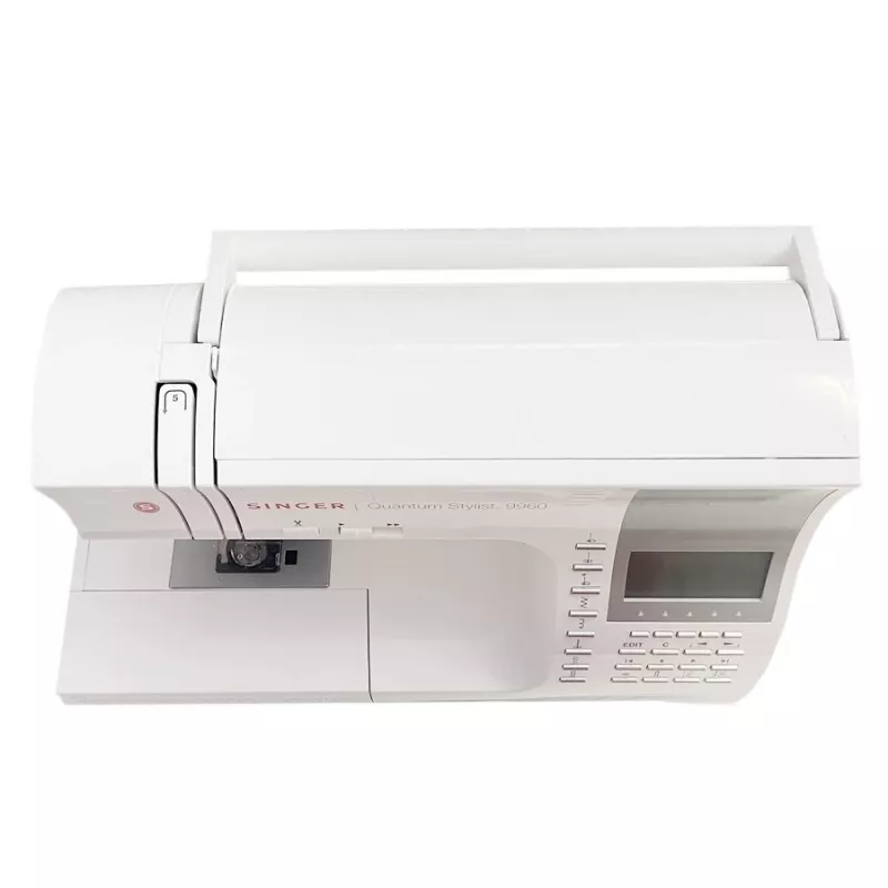 Siuvimo mašina SINGER Quantum Stylist 9960 – 600 siūlių raštų, 13 automatinių sagų skylučių, laisva rankovė