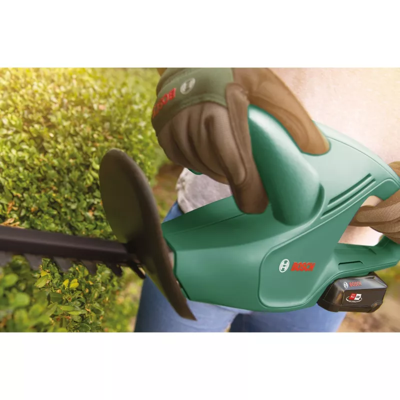 Akumuliatorinė gyvatvorių žirklė Bosch EasyHedgeCut 18-45 — 45 cm dvigubi peiliai, 18 V baterija, 2,3 kg