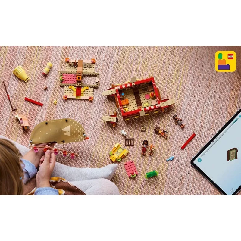LEGO 43270 Konstruktoriaus rinkinys – 529 detalių, 3 minifigūrėlės, sidabrinė
