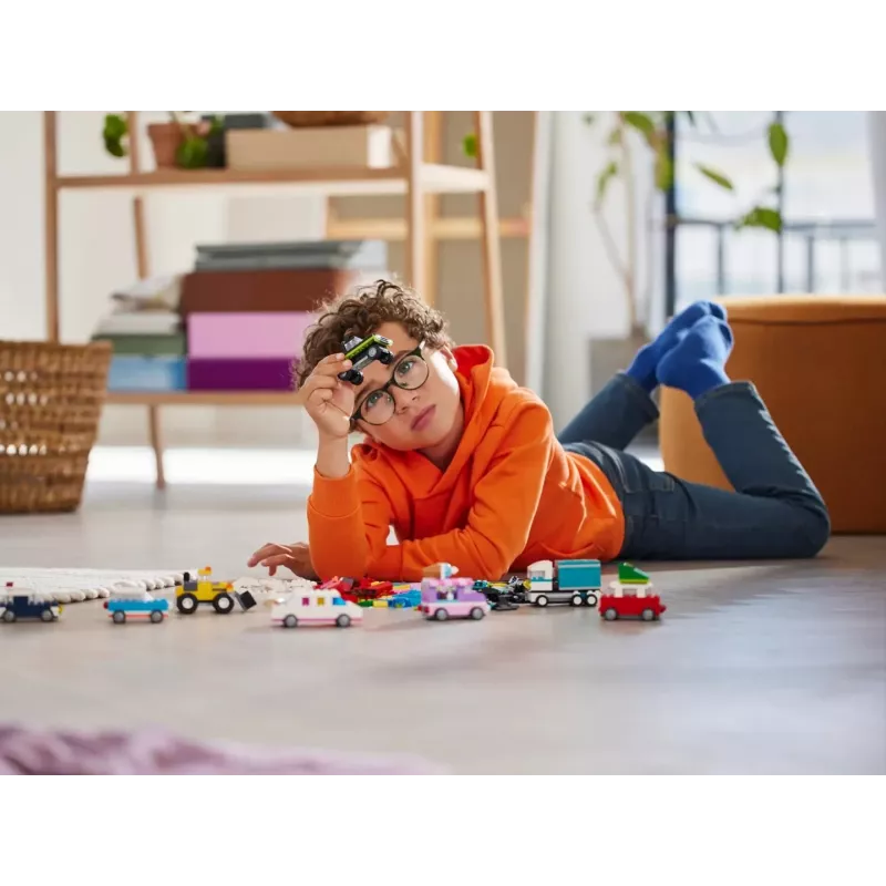 LEGO Classic Creative Vehicles Spalvingų automobilių rinkinys su policijos automobiliu ir 11023 žalia pagrindo plokštė 32x32