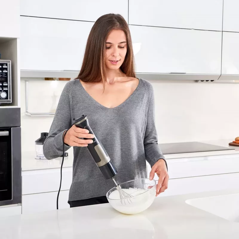 Panardintuvas Black & Decker BXHBA1500E — 1500 W rankinis blenderis su nerūdijančio plieno kotu, 20 greičių, smulkintuvu, plaktuvu, pulsavimo režimu