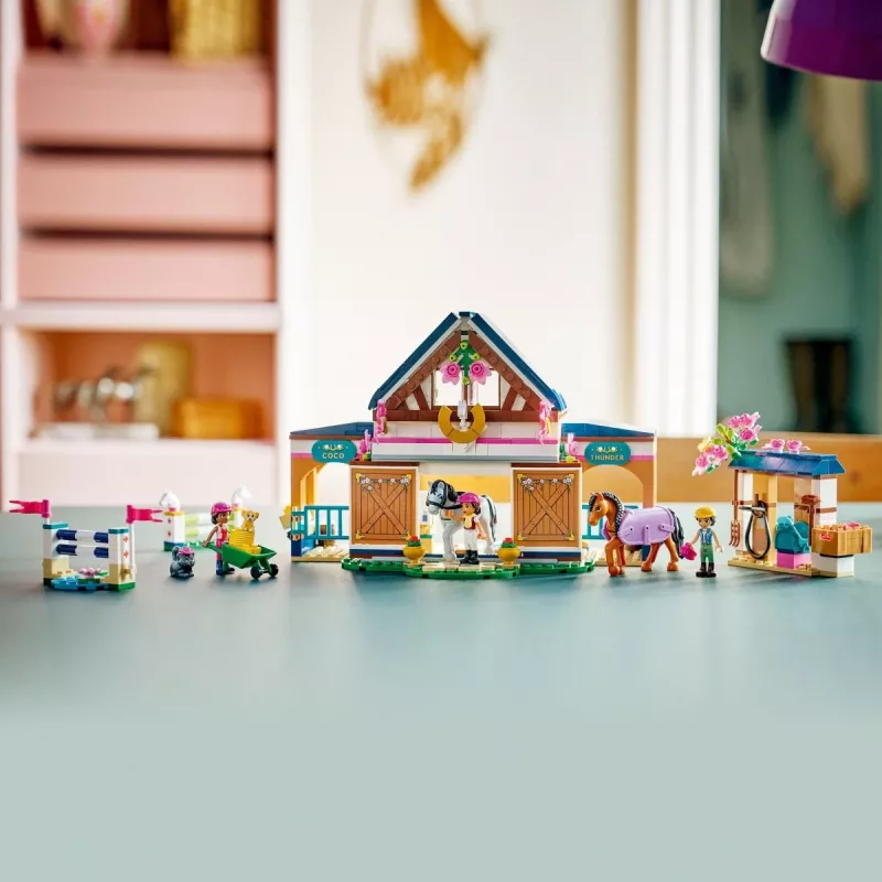 LEGO Friends 42688 Žirgų arklidės ir jojimo akademija