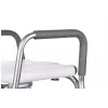 Priekabinis dušo kėdė ActionMed KP300AM su atlošu ir porankiais, polipropilenas, reguliuojamas aukštis 43–56 cm, sėdynė 40×33 cm, maks. svoris 110 kg