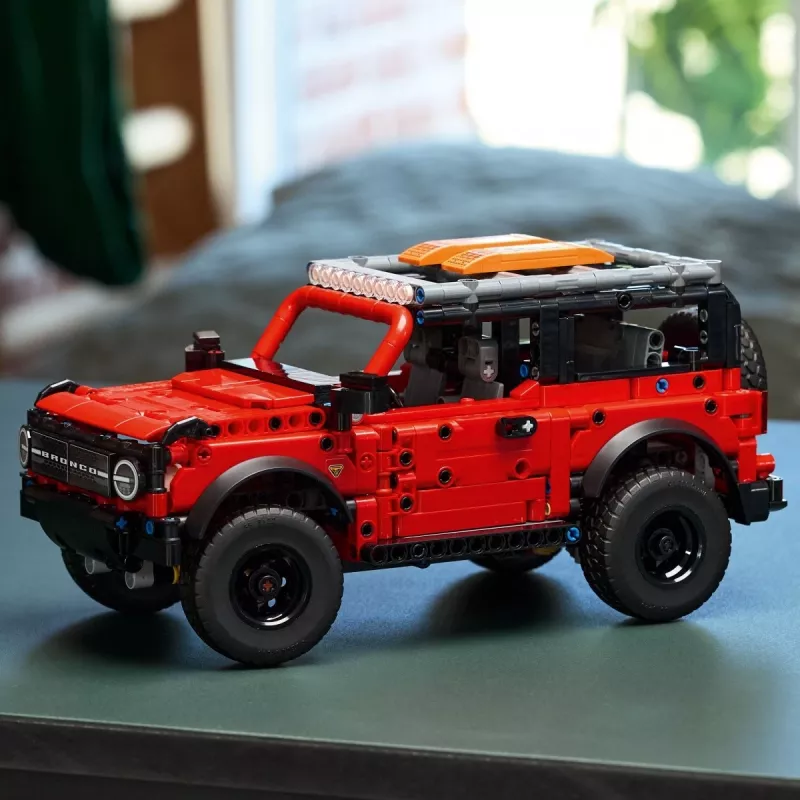 LEGO Technic konstruktorius Ford Bronco Off-Roader 4x4 modelis 42213 — 943 detalės, nuo 9 metų