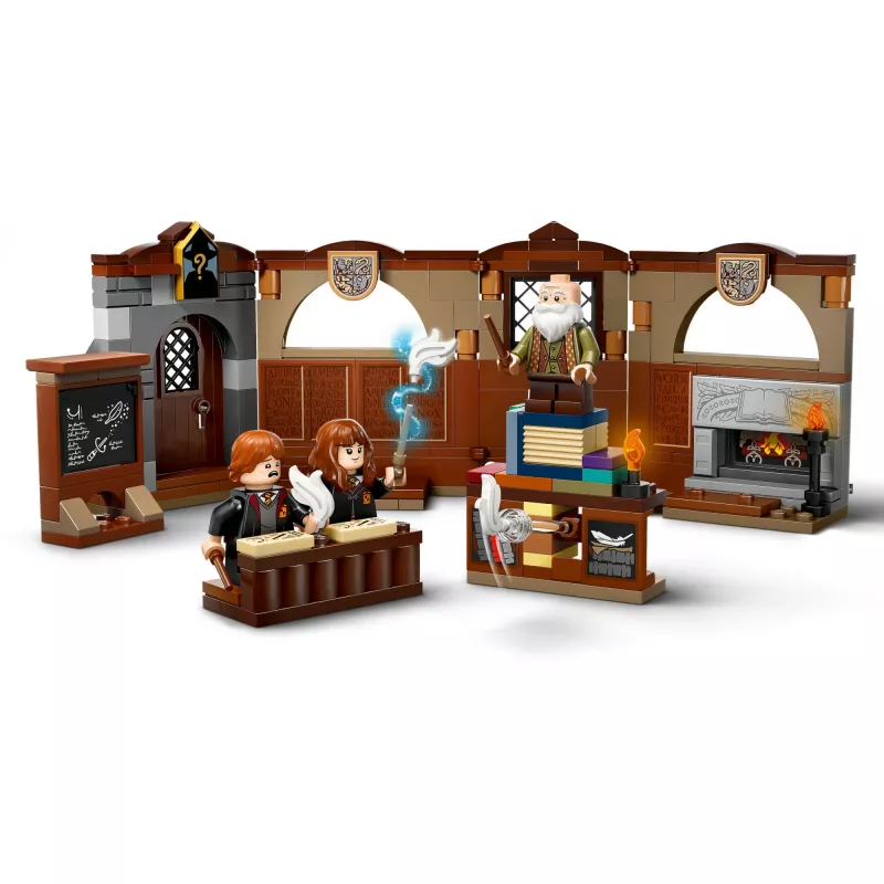 Statybinis rinkinys LEGO Harry Potter Hogvartso pilies Kerėjimo pamoka 76442 — 204 detalės, 3 minifigūrėlės, nuo 8 metų