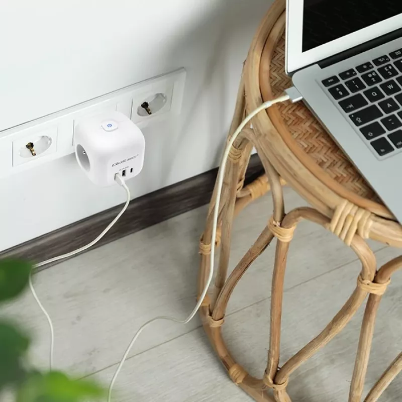 QOLTEC 52548 ilginimo lizdas su 3×AC kištukiniais lizdais ir USB prievadu