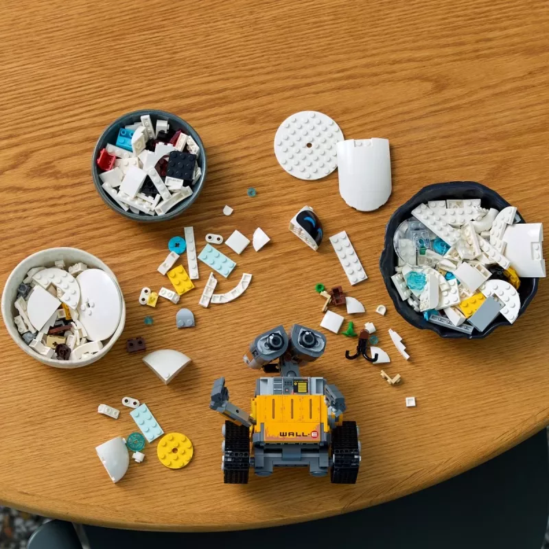 LEGO Disney Pixar 43279 WALL-E ir EVE rinkinys konstravimui, 811 detalių, 18+