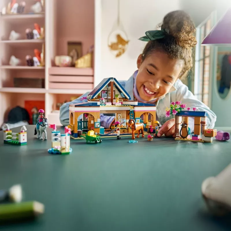 LEGO Friends 42688 Žirgų arklidės ir jojimo akademija