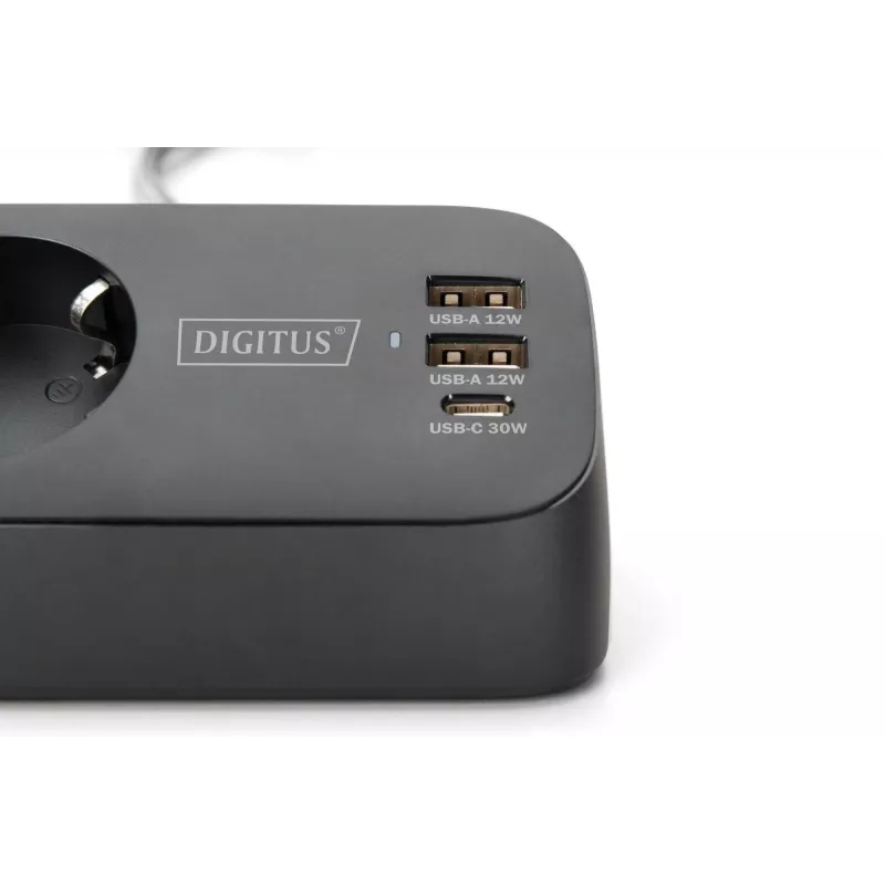 Maitinimo juosta DIGITUS 3 kištukiniai lizdai su 2×USB-A ir 1×USB-C, 1,5 m laidas, juoda