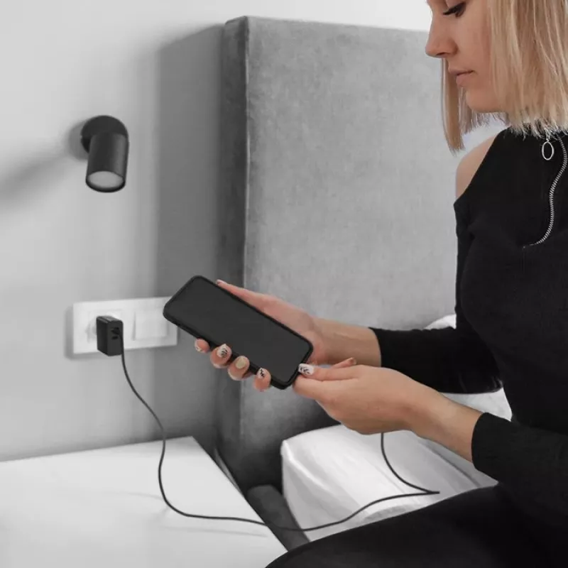 Qoltec 52381 Super Quick PD greitasis įkroviklis | 1xUSB-C | 1xUSB | 90W | 5-20V | 2.4-4.35A | Juoda