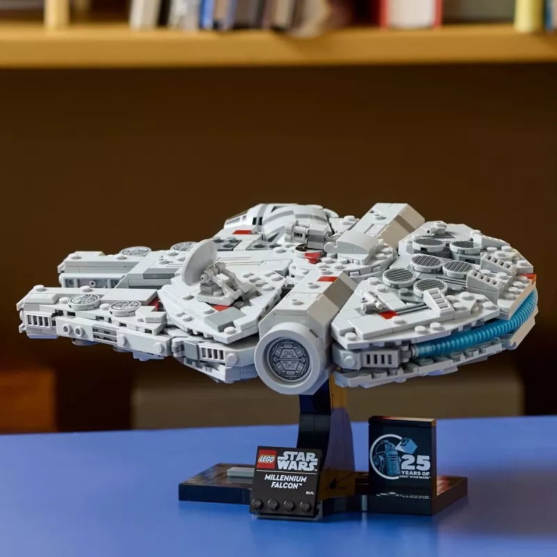 LEGO Star Wars Millennium Falcon 75375 modelio rinkinys – 1351 detalė, 18+, 190×240×130 mm