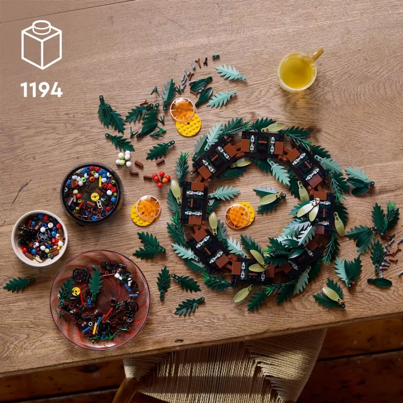 Konstruktorius LEGO 10340 Icons Kalėdinis vainikas