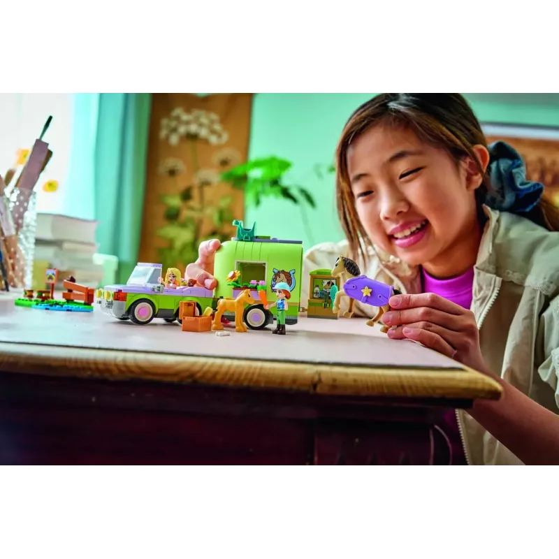 LEGO FRIENDS 42695 Arklys ir kumeliukas priekaboje