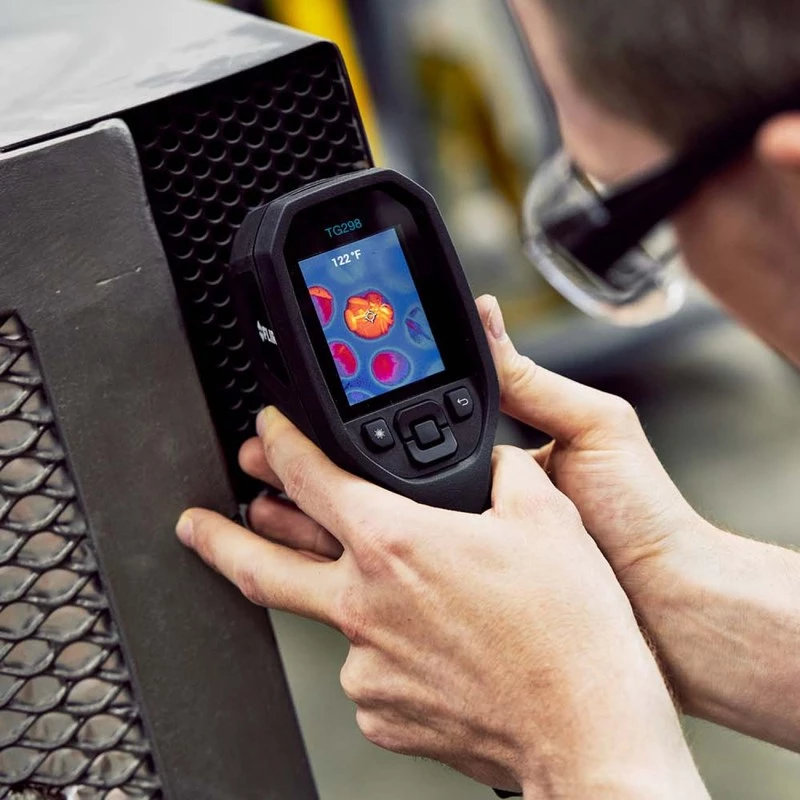 Termovizorius FLIR TG298 rankinis nuo -25 iki +1080 °C, 320×240 LCD, 2,4 colio ekranas, IP54, USB-C, 8 GB