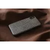 Dėklas iPhone X/XS iš medžio ir polikarbonato – juoda Carbalho apdaila, man and wood