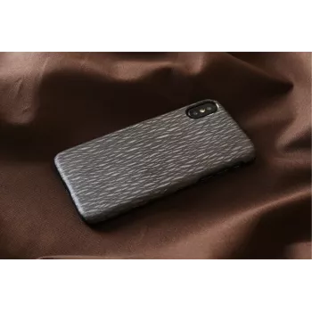 Dėklas iPhone X/XS iš medžio ir polikarbonato – juoda Carbalho apdaila, man and wood