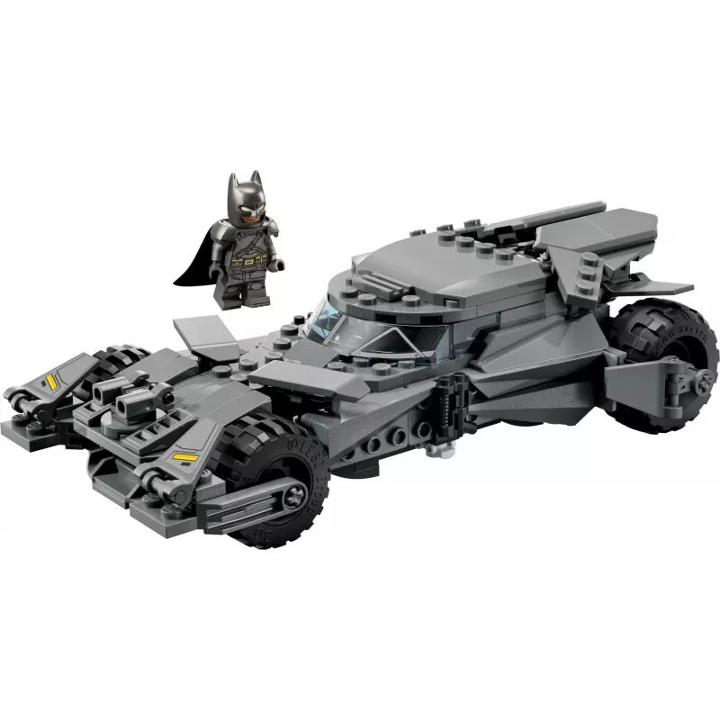 LEGO BATMAN 76331 Betmenas prieš Supermeną Betmobilis