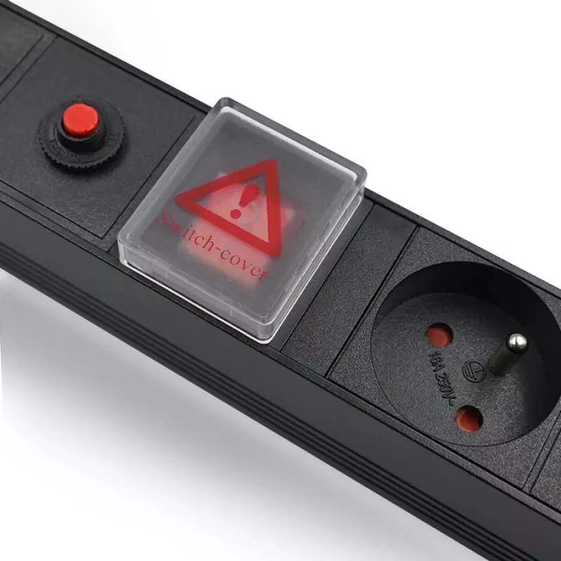Qoltec 53996 Maitinimo juosta RACK 19 | 1U | 16A | PDU | 8x FRENCH | 2m