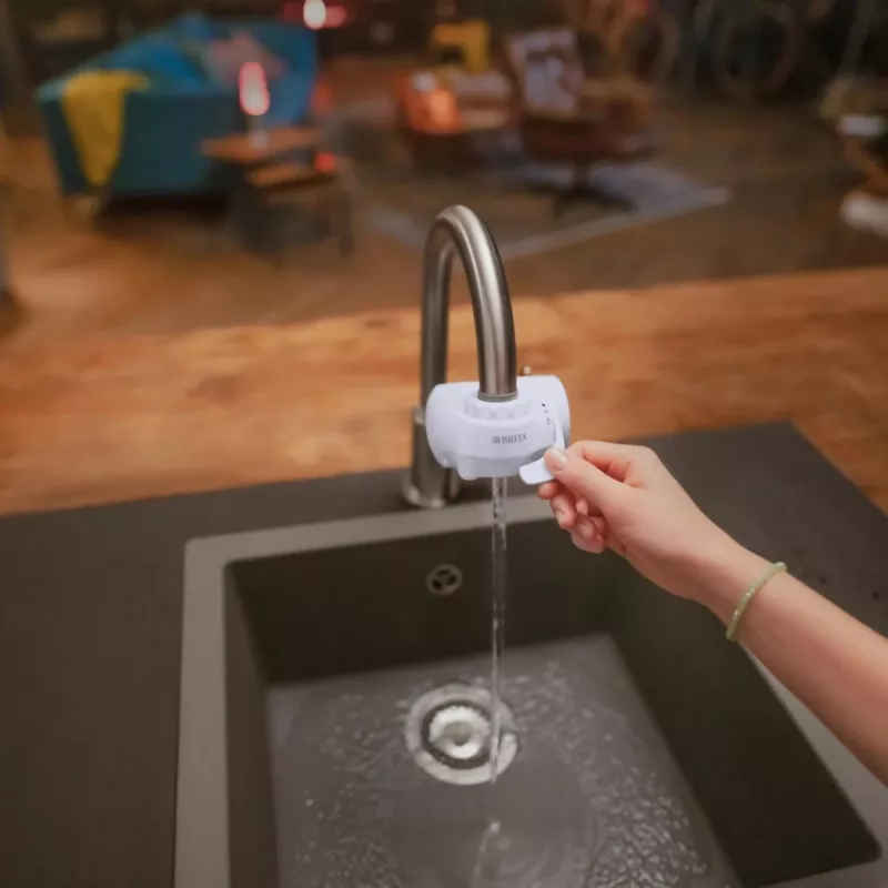 Vandens filtro ant čiaupo BRITA ON TAP V CU CE2 (1052067) — 4 pakopų, 600 l talpa, 3 režimai, 5 adapteriai, balta