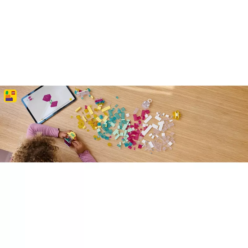 LEGO CLASSIC 11040 Stebuklinga skaidrių kaladėlių dėžutė