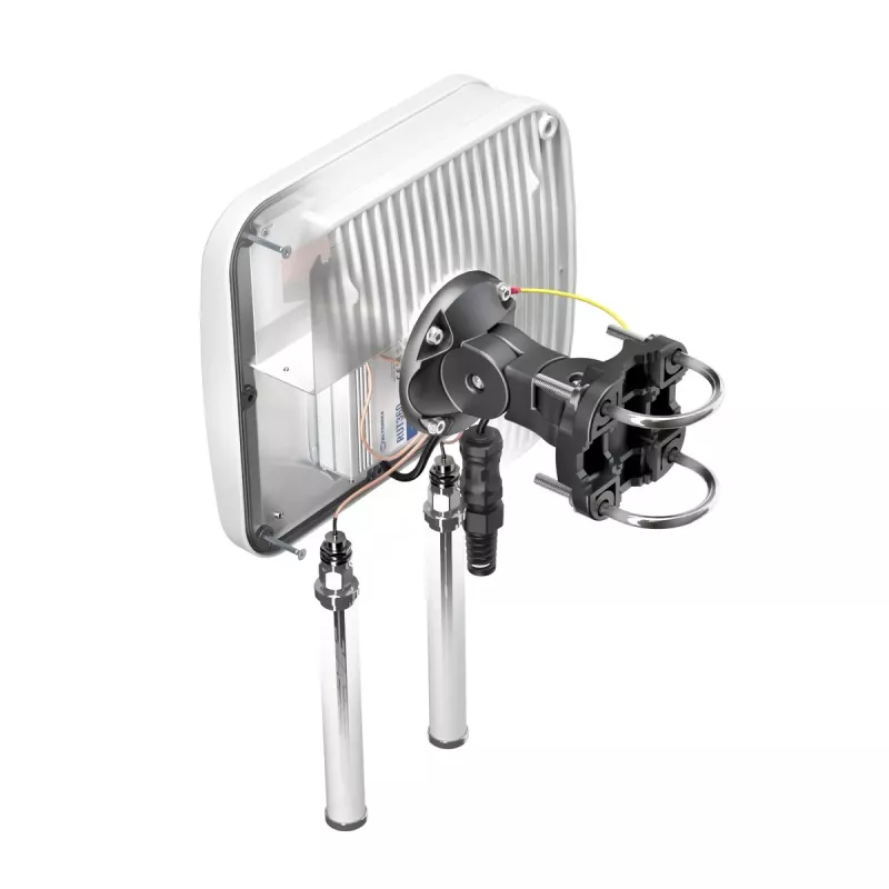 Kryptinė tinklo antena QuWireless QuMax A360M — kryptinė PoE/LAN antena, 0,694–2,7 GHz juostos, 4–6 dBi stiprinimas, vertikali poliarizacija