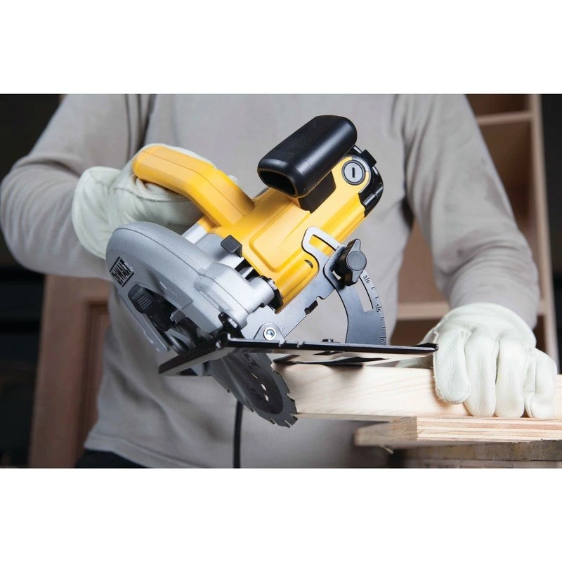 DeWALT DWE560 Nešiojamas diskinis pjūklas 18,4 cm 5500 aps./min. 1350 W