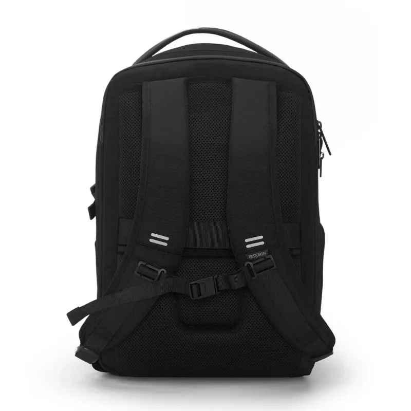 Kuprinė XDDESIGN Bizz Black P705.931 – atspari vandeniui, lengva verslo kuprinė
