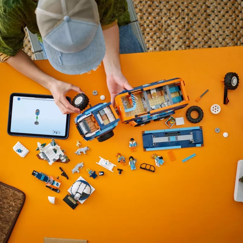 LEGO City Arktinis tyrinėtojų sunkvežimis 60471 – 1064 dalių rinkinys su 4 minifigūrėlėmis ir mobiliąja laboratorija, nuo 8 metų