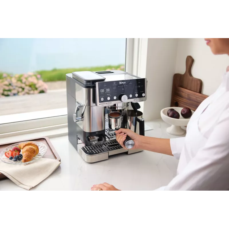 Espresso aparatas Ninja ES701EU – pusiau automatinis kavos aparatas su malūnėliu, 2 L vandens talpa, 1650 W