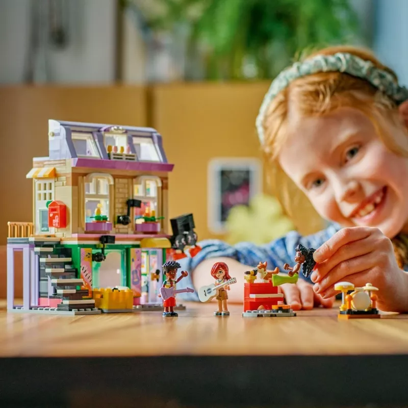 LEGO FRIENDS 42653 Muzikos parduotuvė ir butas