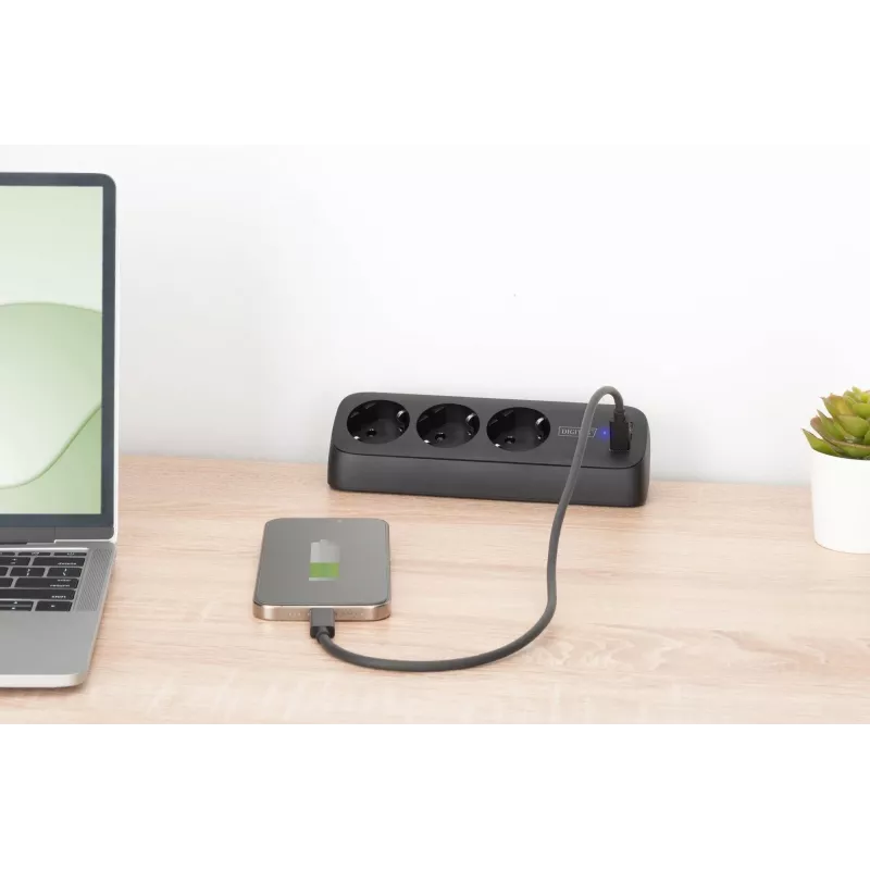 Maitinimo juosta DIGITUS 3 kištukiniai lizdai su 2×USB-A ir 1×USB-C, 1,5 m laidas, juoda