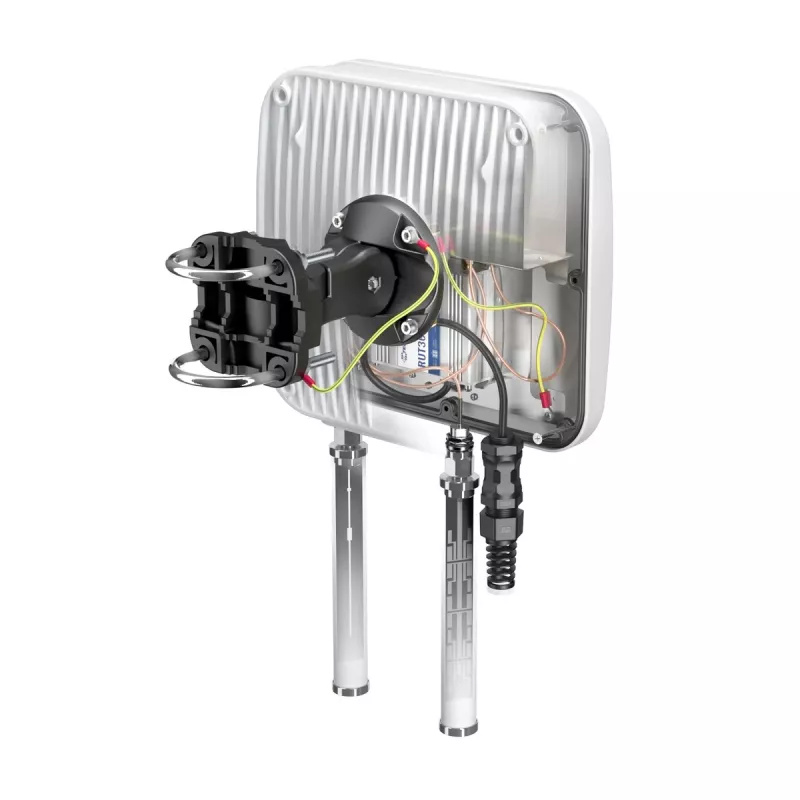 Kryptinė tinklo antena QuWireless QuMax A360M — kryptinė PoE/LAN antena, 0,694–2,7 GHz juostos, 4–6 dBi stiprinimas, vertikali poliarizacija