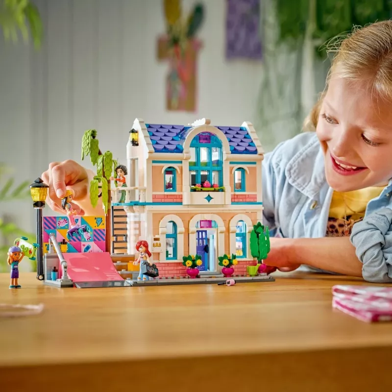 LEGO Friends 42687 Liann's Family House – Lianos šeimos namas