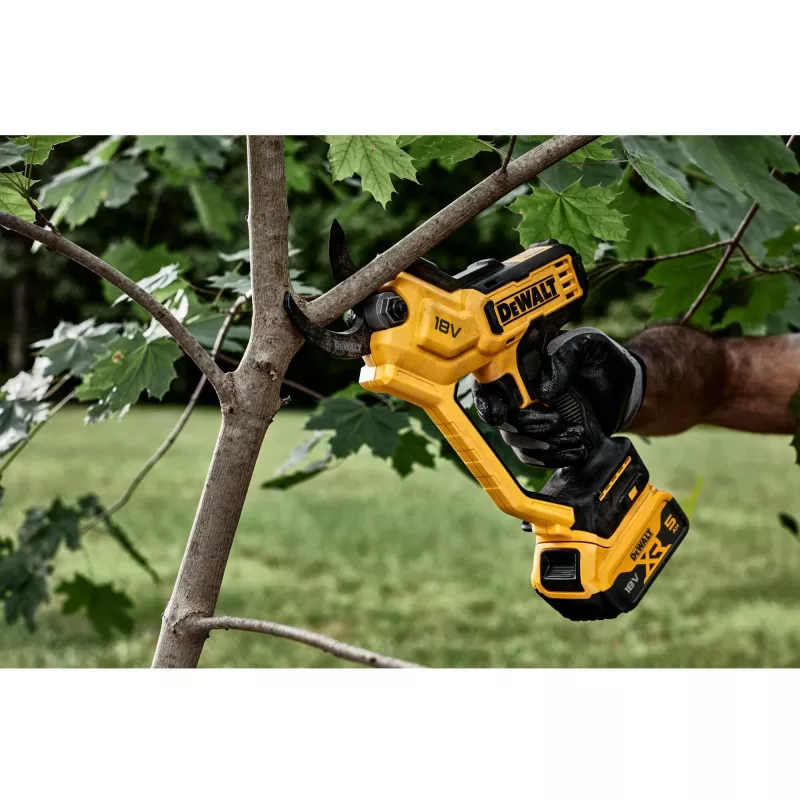 Genėjimo žirklės DeWALT DCMPP568N-XJ, akumuliatorinės, maks. pjovimo Ø 3,8 cm, LED šviesa, 1,34 kg