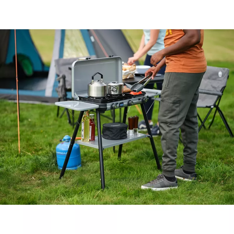 Camping Kitchen 2 Multi Cook Plus, dujinė viryklė pilka, 2 kaitvietės 2x 1,8 kW + grotelių plokštė 0,9 kW, modelis 2025