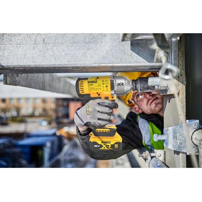 DeWALT DCF900P2T-QW 1/2 colio smūginis veržliaraktis bešepetėliu varikliu 18 V, 1898 N·m, 5 Ah baterija, 2 baterijos, įkroviklis, dėklas