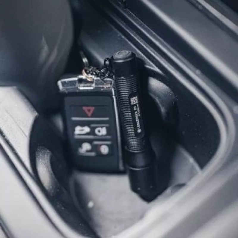 Rakto pakabukas žibintuvėlis Ledlenser P3 Black – kompaktiškas aliuminis LED žibintuvėlis su AAA baterija, iki 130 lm, IP54, 3 galios lygiai