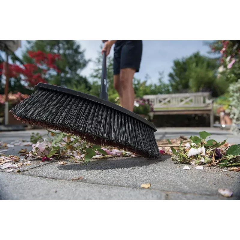 Fiskars 1025921 šluota Outdoor juoda
