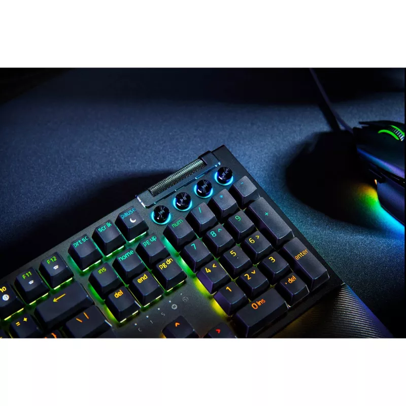Razer BlackWidow V4 – geltoni linijiniai jungikliai – mechaninė žaidimų klaviatūra