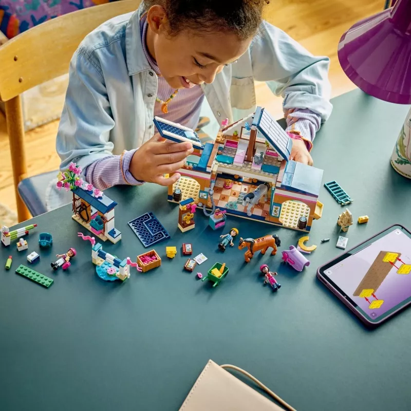 LEGO Friends 42688 Žirgų arklidės ir jojimo akademija