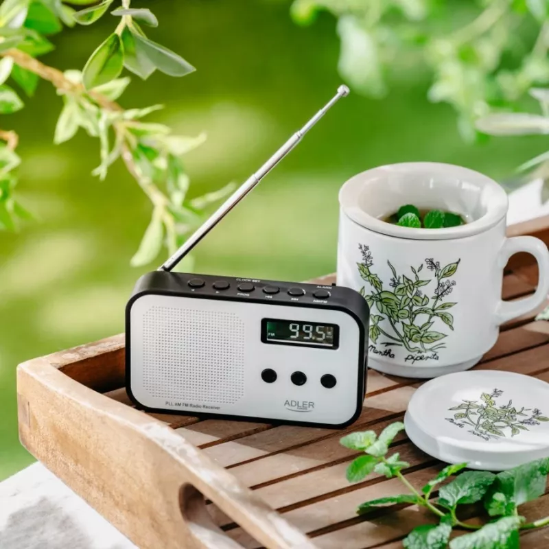 Nešiojamas skaitmeninis radijas Adler AD 1907 – AM/FM, skaitmeninis derintuvas, žadintuvas, USB-C, 600 mAh baterija, LCD, 20 stočių atmintis, teleskopinė antena