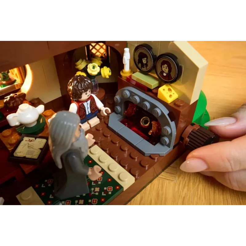 LEGO ICONS 10354 Žiedų valdovas: Hobitų kaimas