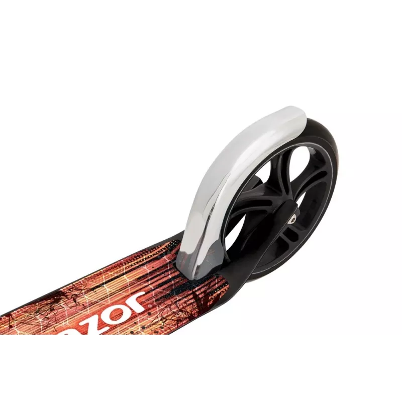 Paspirtukas Razor A5 Lux – aliuminis, 20 cm poliuretano ratai, sulankstomas, reguliuojamo aukščio, maks. apkrova 100 kg, juodas