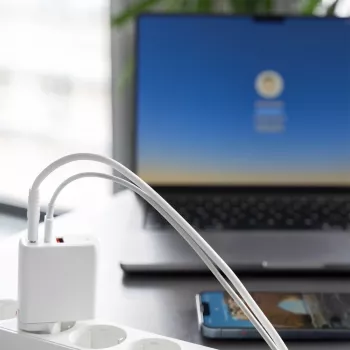 4smarts GaN Flex Universal baltas sieninis įkroviklis 65W 2xUSB-C + 1xUSB-A