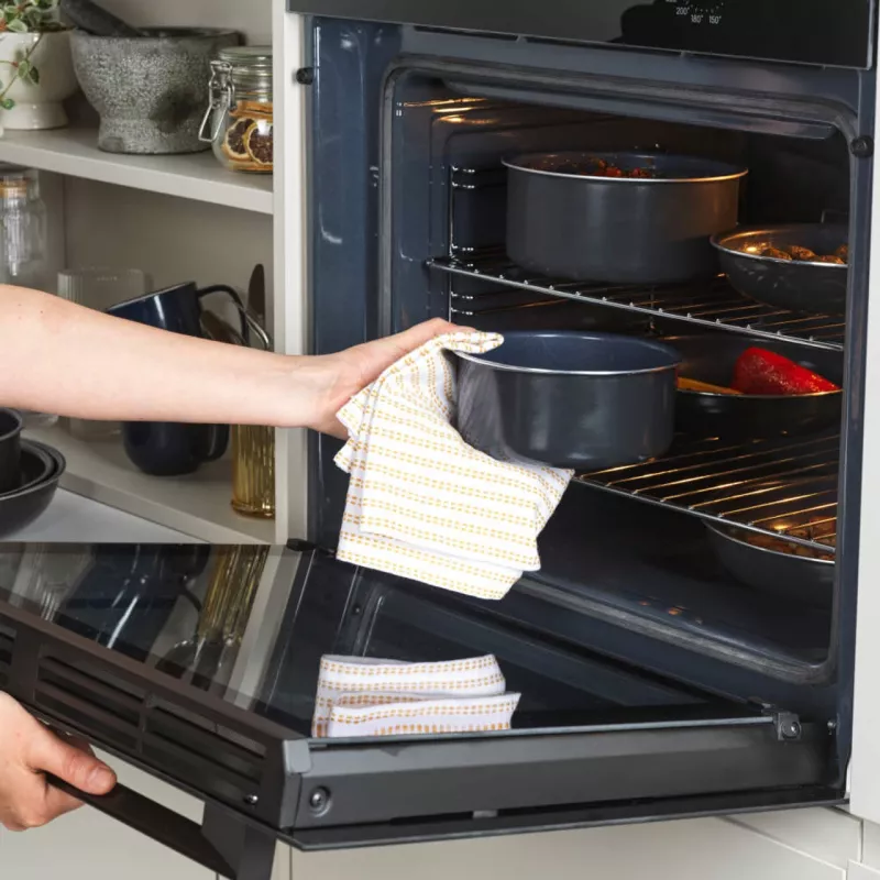 Puodų ir keptuvių rinkinys Russell Hobbs RH03321EU7 – 8 dalių, su keramine nelimpančia danga, tinka indaplovei