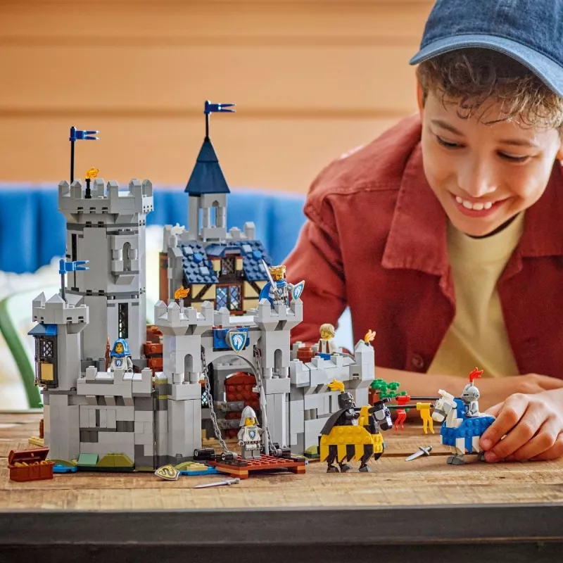 Konstruktorius LEGO Creator 3-in-1 Viduramžių riterio pilis 31168 — 1371 detalė, 6 minifigūrėlės, nuo 9 metų