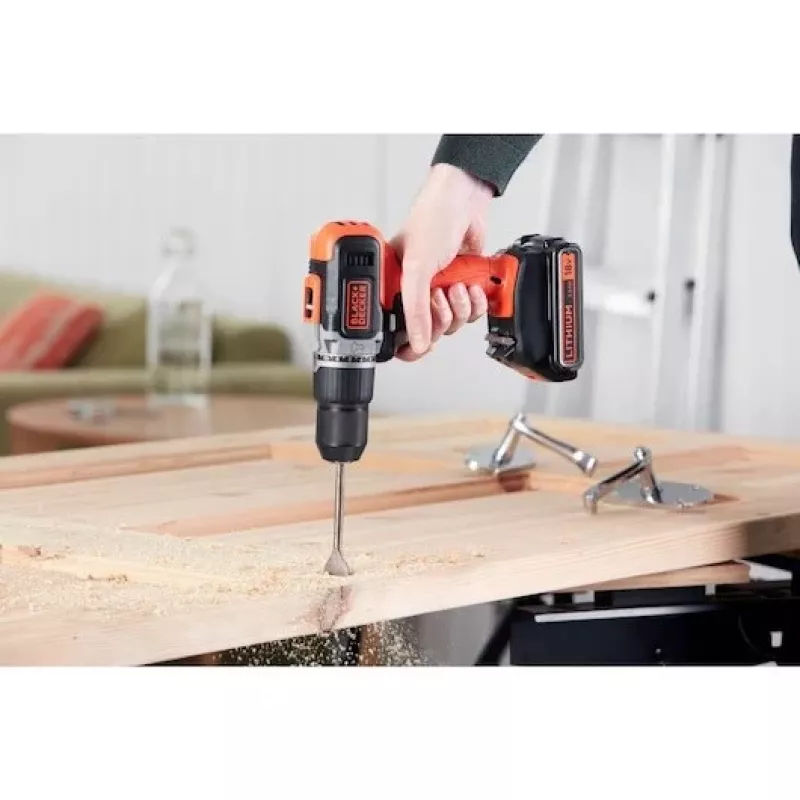 BLACK & DECKER BCD003MEM2K-QW | 18 V belaidis gręžtuvas-suktuvas su 2.0 Ah / 4.0 Ah baterijomis