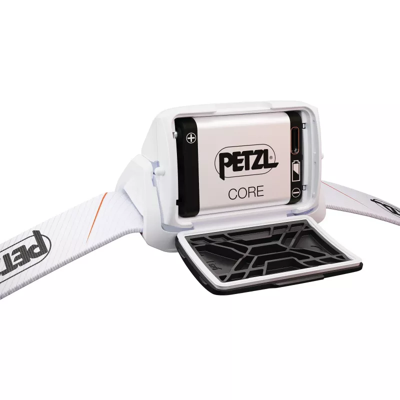 Priekinė lemputė Petzl TIKKA CORE 450 lm balta – Įkraunamas priekinis žibintas, kompaktiškas apšvietimas be rankų